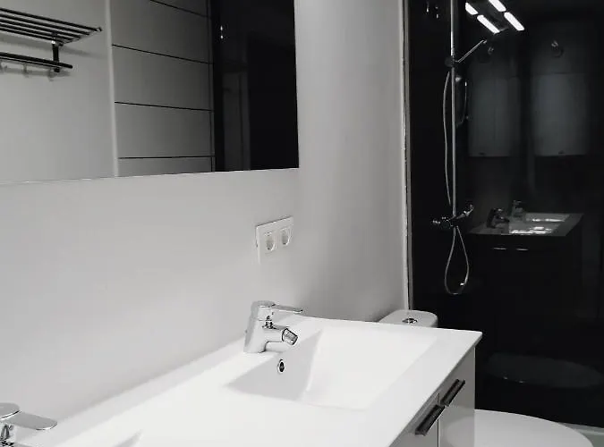 Homeforguest Bioma Modern & Minimalist *